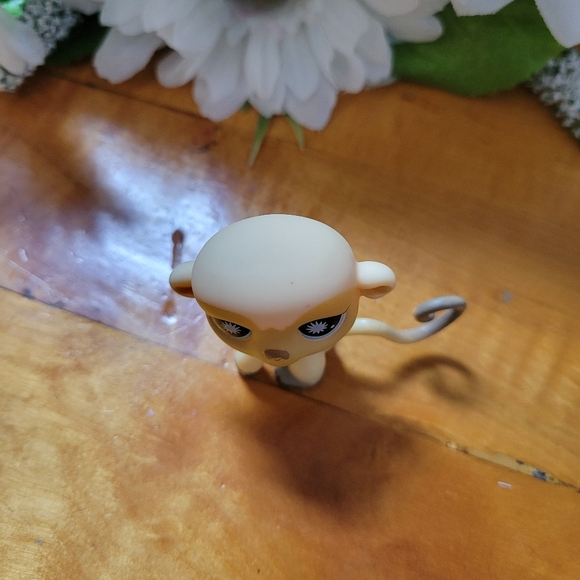 Littlest Pet Shop LPS #834 Monkey Yellow Brown Blue Eyes - Picture 7 of 12